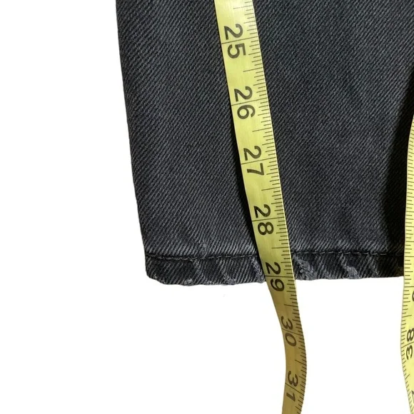 Vintage Levi’s 550 relaxed fit black cotton high waist unisex jeans